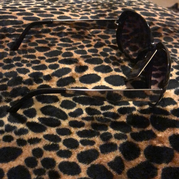 Oversized Sunglasses - Picture 2 of 3